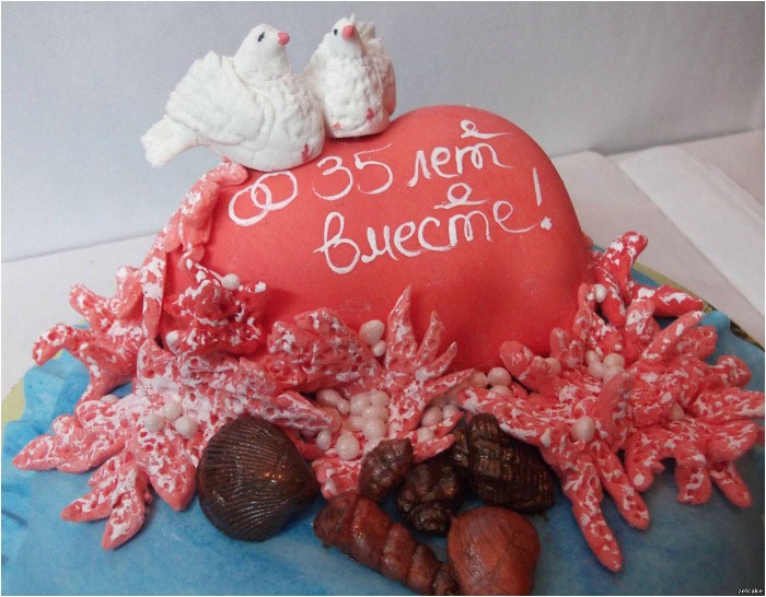Торт для виновников кораллового торжества
